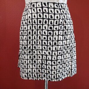 Express Black & White Giraffe Animal Print  Above the Knee Skirt  Size 5/6